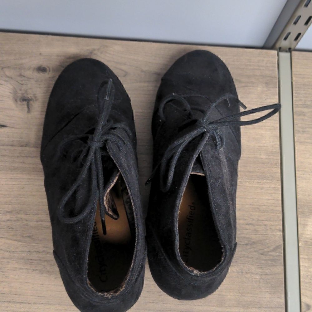 City Classified Black Booties - Picture 4 of 5